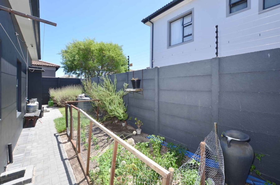 4 Bedroom Property for Sale in Parklands North Western Cape